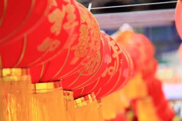 诚信护航，点亮黄金珠宝陈列道具行业之光